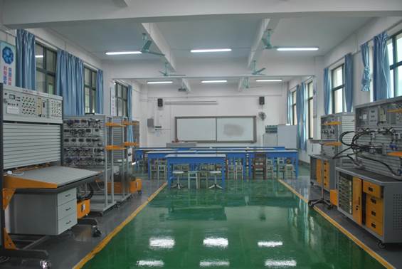 说明: D:\吴汝兰\实训室照片\DSC_0126.JPGDSC_0126